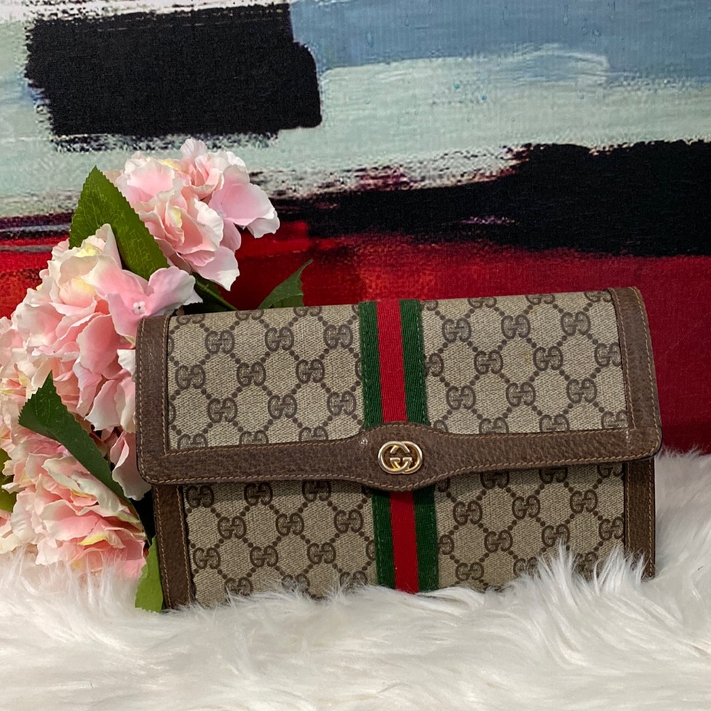 Vintage Gucci clutch
